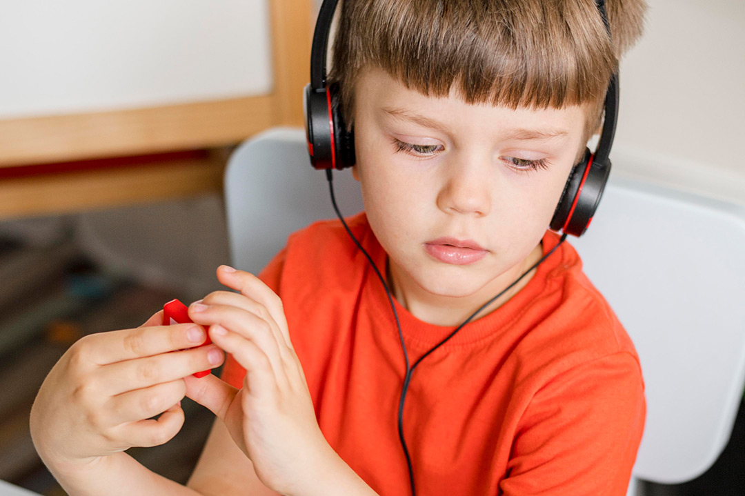 Konuşma Gecikmesi Nedir? Belirtileri ve Nedenleri